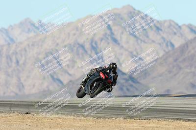 media/Dec-01-2025-Moto Forza (Mon) [[2daa91e15f]]/3-Beginner Group/Session 4 Turn 9/